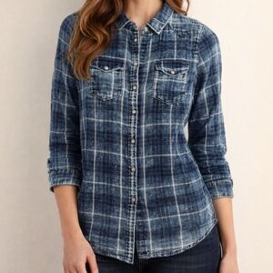 ONLY PLAID BUTTON DOWN SHIRT SIZE MEDIUM